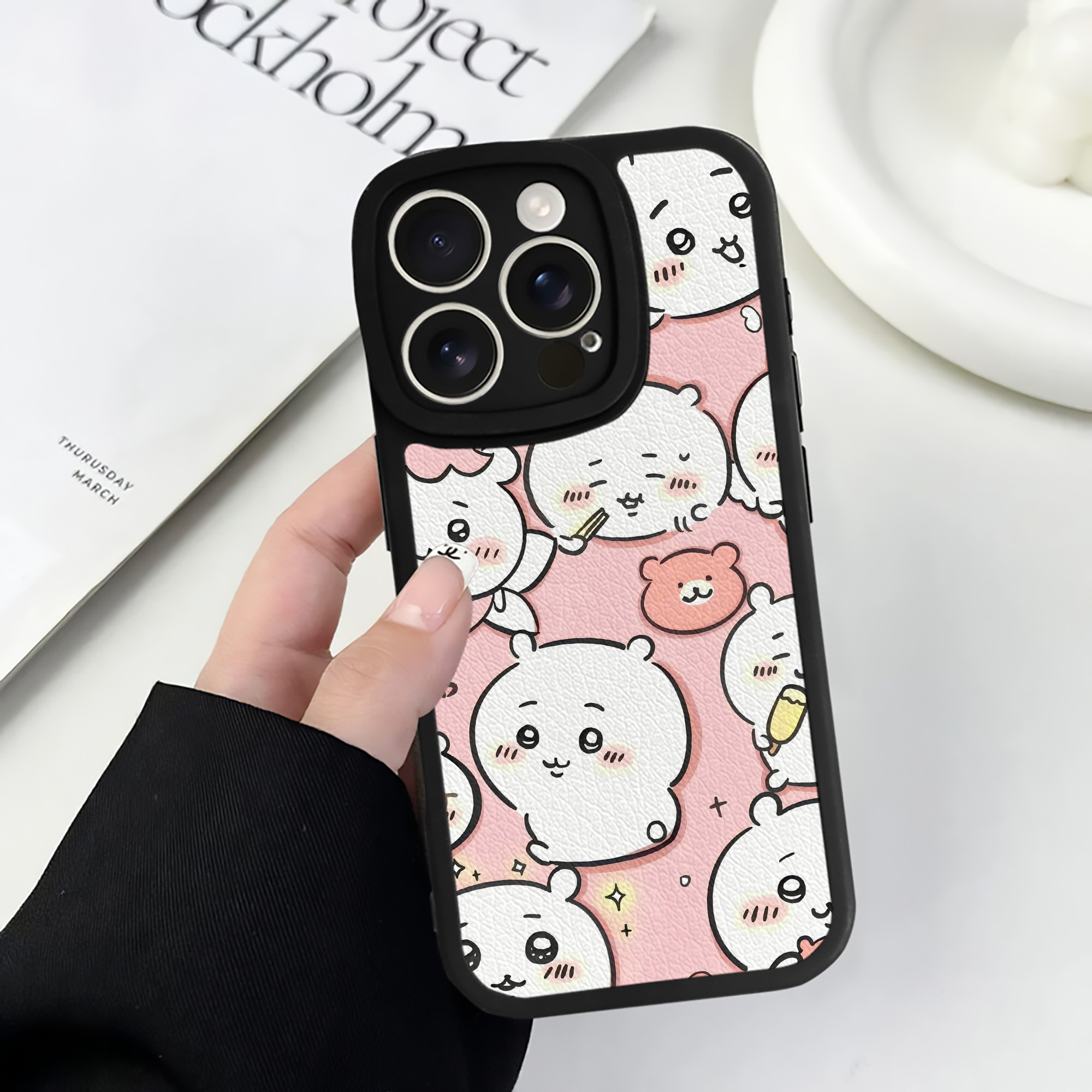 （画像用） ちいかわ Chii-kawa 【iPhone 16シリーズ対応】シリコンスマホケース（レザー調） 材質：シリコン